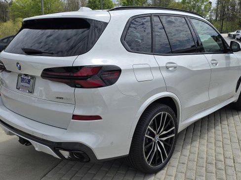 New 2026 BMW X5 xDrive40i w/ M Sport Package AWD/4WD image 5