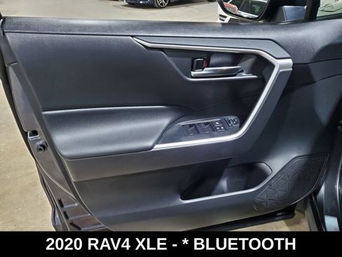 Used 2020 Toyota RAV4 XLE AWD/4WD image 8
