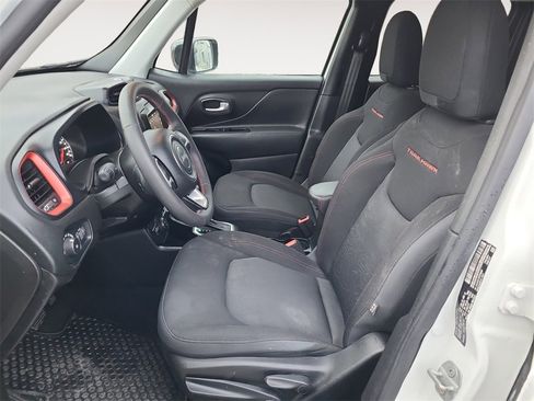 Used 2023 Jeep Renegade Trailhawk image 9