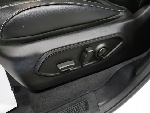 Used 2023 Jeep Grand Cherokee Limited w/ Black Appearance Package image 12