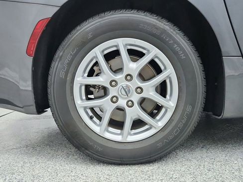 Used 2023 Chrysler Voyager LX image 37