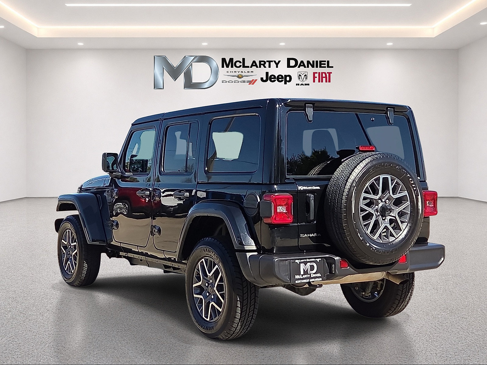 Used 2025 Jeep Wrangler Unlimited Sahara AWD/4WD image 4