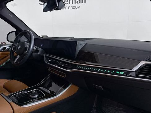 Used 2024 BMW X5 xDrive40i w/ M Sport Package image 30