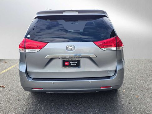 Used 2014 Toyota Sienna Limited image 4