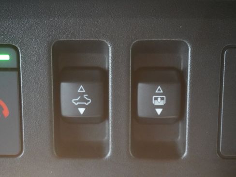 Used 2023 Nissan Rogue SV w/ SV Premium B Package FWD image 24