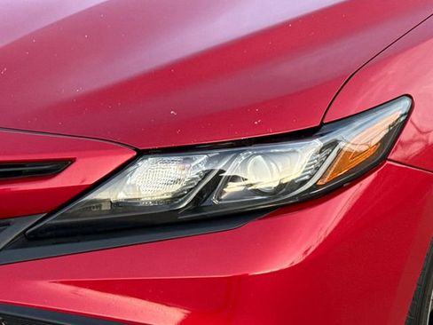 Used 2022 Toyota Camry SE FWD image 4