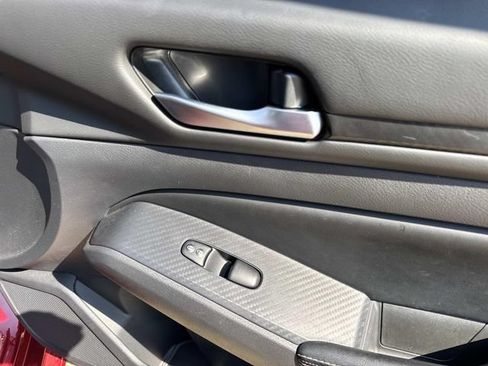 Used 2025 Nissan Altima 2.5 SV FWD image 19