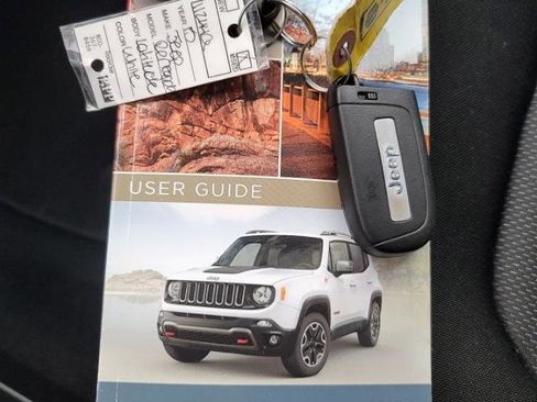 Used 2015 Jeep Renegade Latitude w/ Popular Equipment Group image 24