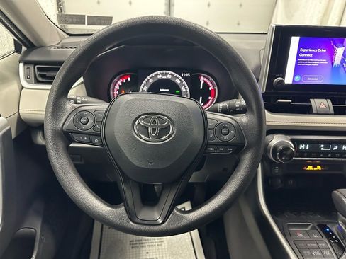 Used 2025 Toyota RAV4 XLE image 18