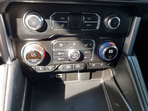 Used 2022 GMC Yukon SLT w/ SLT Premium Package image 22