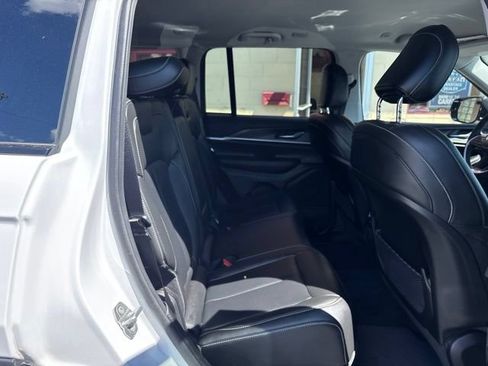 Used 2023 Jeep Grand Cherokee Limited AWD/4WD image 18