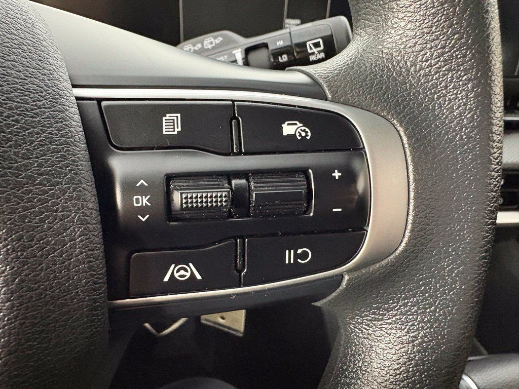 Used 2025 Kia Sportage LX FWD image 23