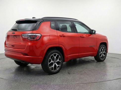 Used 2025 Jeep Compass Limited image 9