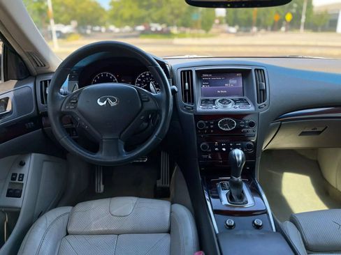 Used 2011 INFINITI G37 Journey w/ Premium Pkg image 11