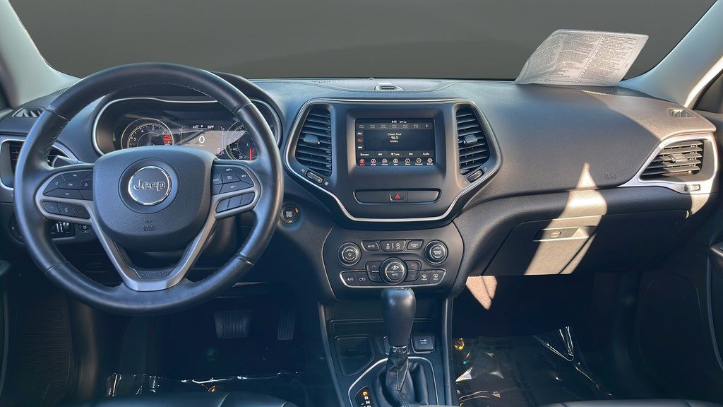Used 2019 Jeep Cherokee Latitude Plus w/ Comfort/Convenience Group FWD image 11