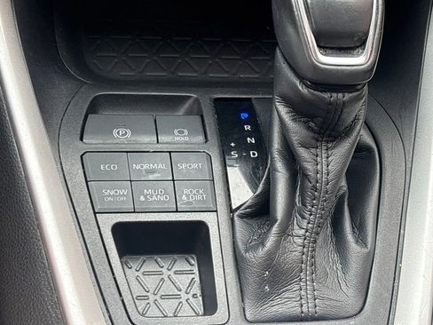 Used 2021 Toyota RAV4 XLE Premium image 13