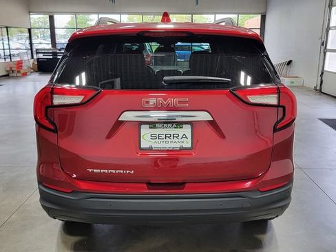 Used 2023 GMC Terrain SLE w/ Driver Convenience Package FWD image 6