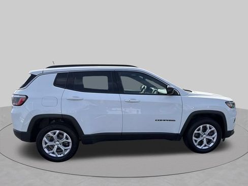 Used 2024 Jeep Compass Latitude AWD/4WD image 39