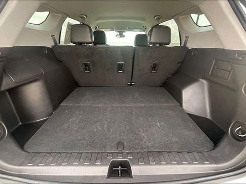 Used 2024 GMC Terrain SLT image 33