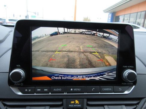 Used 2024 Nissan Altima 2.5 SV image 13