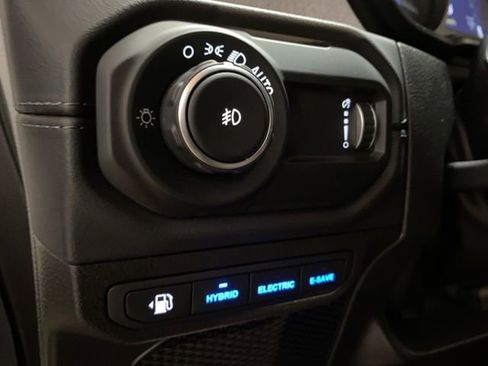 Used 2025 Jeep Wrangler Unlimited Sahara w/ Safety Group AWD/4WD image 33