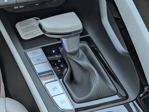 New 2026 Hyundai Elantra Limited FWD image 14