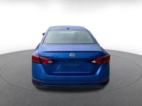 Used 2025 Nissan Altima 2.5 SV FWD image 12