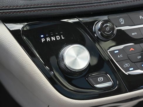 Used 2020 Chrysler Pacifica Limited image 34