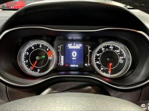 Used 2021 Jeep Cherokee Latitude Plus FWD image 13