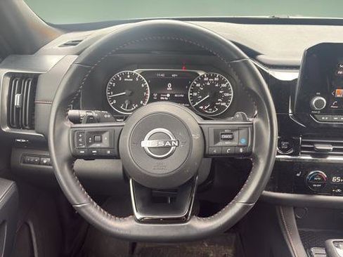 Used 2025 Nissan Pathfinder Rock Creek AWD/4WD image 9