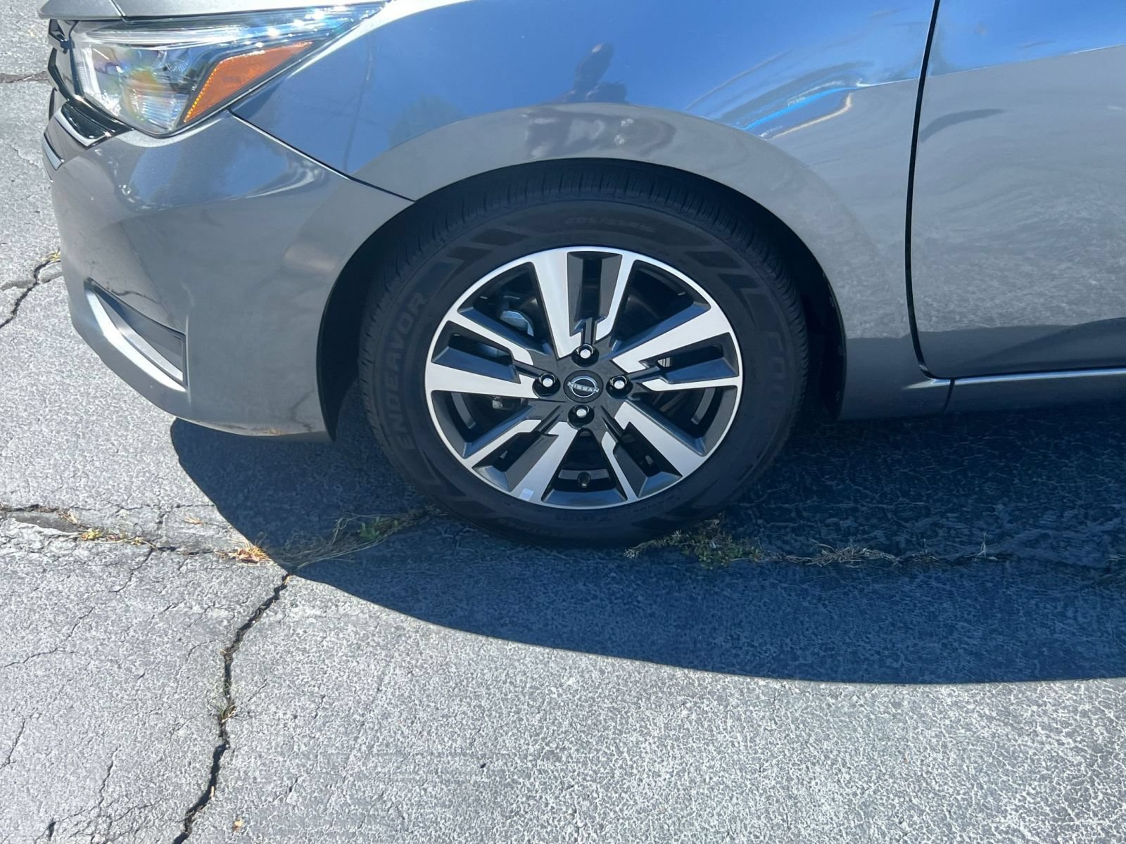Used 2025 Nissan Versa SV FWD image 24