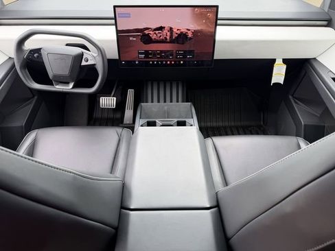 Used 2024 Tesla Cybertruck AWD Crew Cab image 10