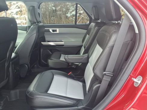 Certified 2022 Ford Explorer XLT w/ Equipment Group 202A image 11
