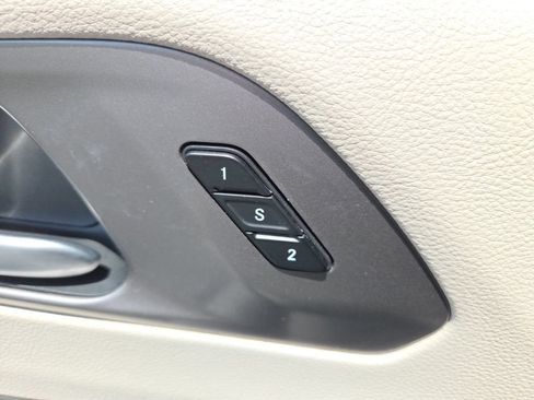 Used 2023 Chrysler Pacifica Touring-L FWD image 24