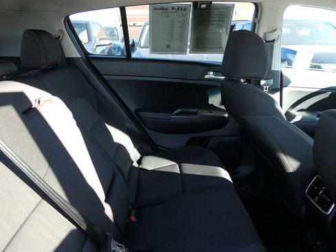 Used 2022 Kia Sportage LX image 29