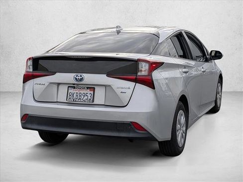 Used 2019 Toyota Prius L Eco image 3