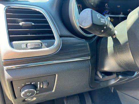 Used 2022 Jeep Grand Cherokee Limited image 17