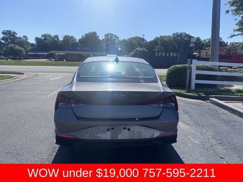 Used 2023 Hyundai Elantra SEL FWD image 5