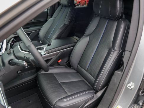 Used 2025 Cadillac Lyriq Sport image 7