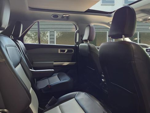 Used 2023 Ford Explorer XLT w/ Equipment Group 202A image 11