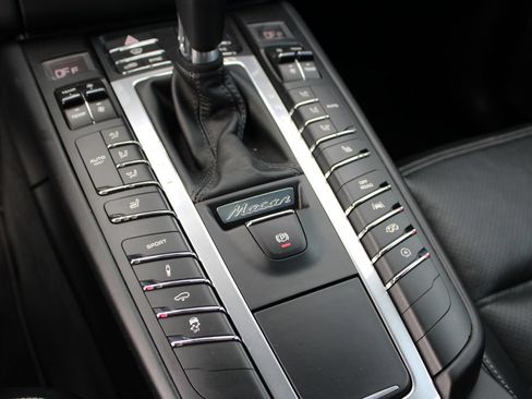 Used 2018 Porsche Macan GTS AWD/4WD image 21