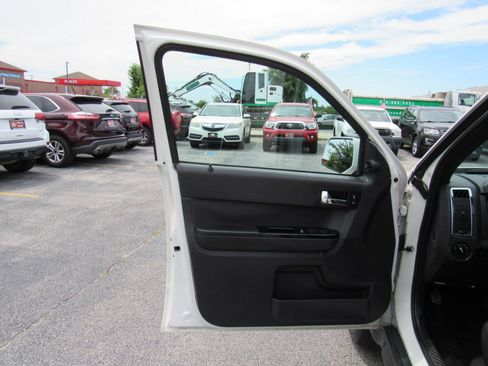 Used 2009 Ford Escape Limited AWD/4WD image 13