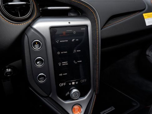 Used 2025 McLaren 750S Spider image 47