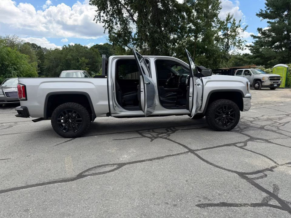 Used 2018 GMC Sierra 1500 SLT w/ SLT Premium Package AWD/4WD image 15