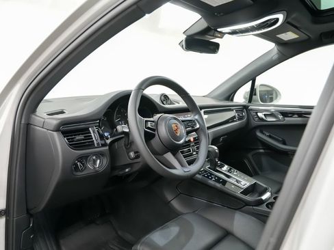 New 2026 Porsche Macan image 4