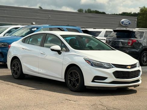 Used 2017 Chevrolet Cruze LT FWD image 24