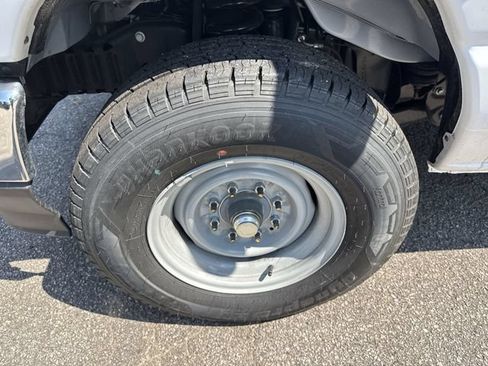 New 2027 Ford E-350 and Econoline 350 Super Duty w/ Power Equipment Group RWD image 13