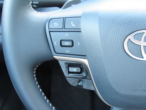 Used 2026 Toyota Crown Platinum image 18