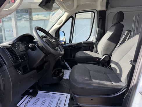 Used 2025 RAM ProMaster 2500 w/ Convenience Group FWD image 14