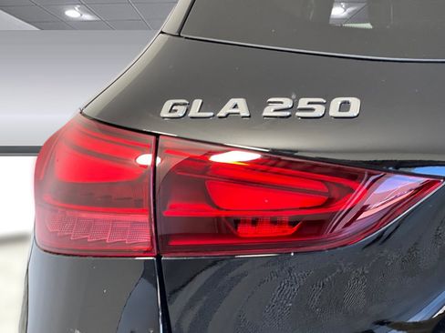 Used 2025 Mercedes-Benz GLA 250 image 12
